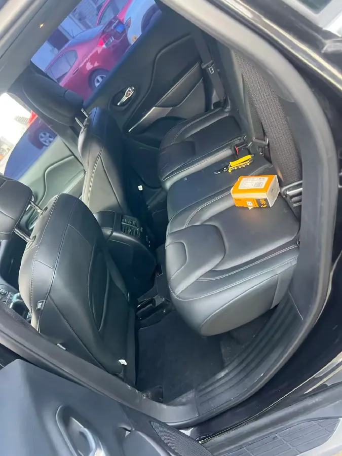 2019 Jeep Cherokee 2.0T 234HP L4 9AT,autocango,china used car exporter,china ev exporter,chinese used car exporter,chinese used ev exporter