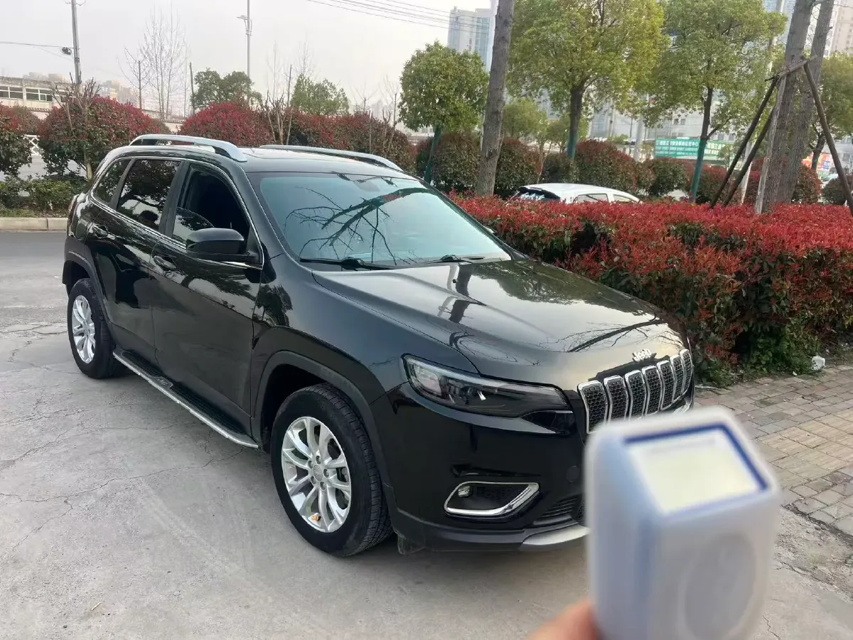 2019 Jeep Cherokee 2.0T 234HP L4 9AT,autocango,china used car exporter,china ev exporter,chinese used car exporter,chinese used ev exporter