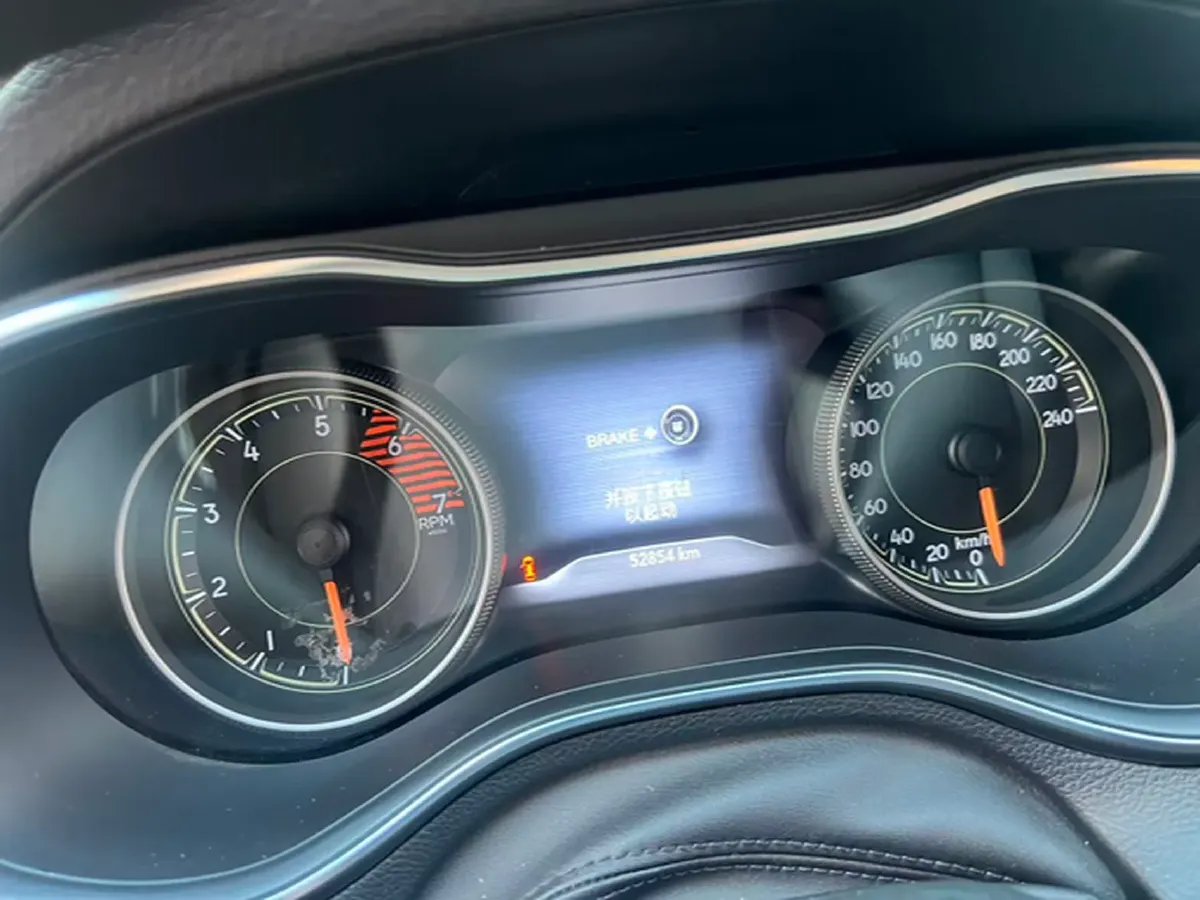 2019 Jeep Cherokee 2.0T 234HP L4 9AT,autocango,china used car exporter,china ev exporter,chinese used car exporter,chinese used ev exporter