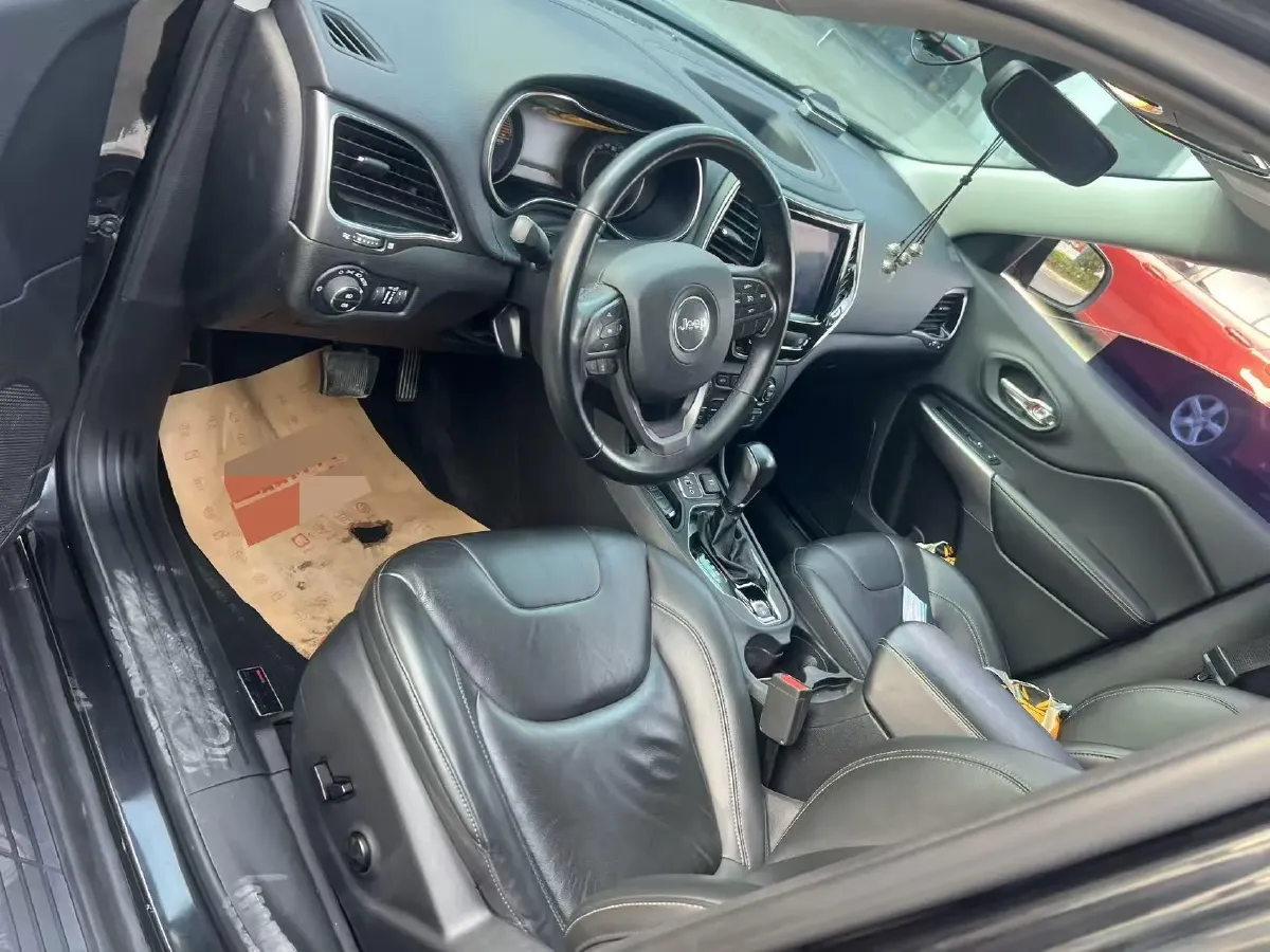 2019 Jeep Cherokee 2.0T 234HP L4 9AT,autocango,china used car exporter,china ev exporter,chinese used car exporter,chinese used ev exporter