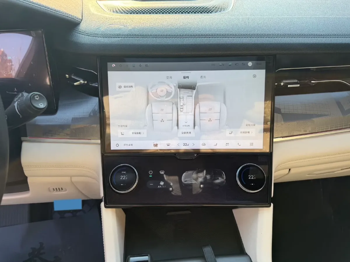 2021 Kia Carnival 2.0T 233HP L4 8AT,autocango,china used car exporter,china ev exporter,chinese used car exporter,chinese used ev exporter