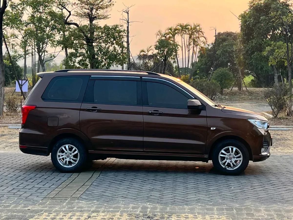 2021 WuLing RongGuang New Truck 1.5L 99HP L4 5MT,autocango,china used car exporter,china ev exporter,chinese used car exporter,chinese used ev exporter