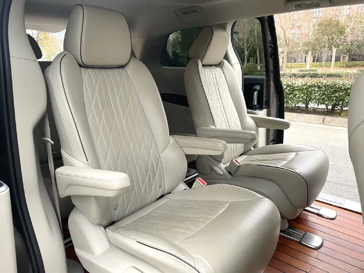 2022 Buick GL8 2.0T 237HP L4 9AT,autocango,china used car exporter,china ev exporter,chinese used car exporter,chinese used ev exporter