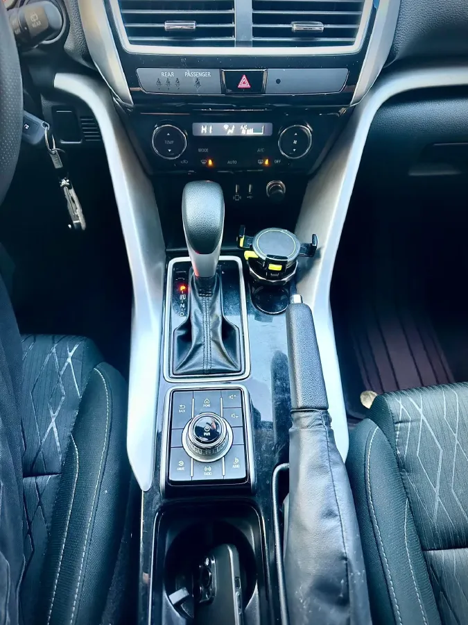 2021 Mitsubishi Eclipse Cross 1.5T 170HP L4 CVT,autocango,china used car exporter,china ev exporter,chinese used car exporter,chinese used ev exporter