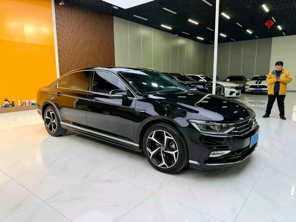 2023 Volkswagen Magotan 2.0T 186HP L4 7DCT,autocango,china used car exporter,china ev exporter,chinese used car exporter,chinese used ev exporter