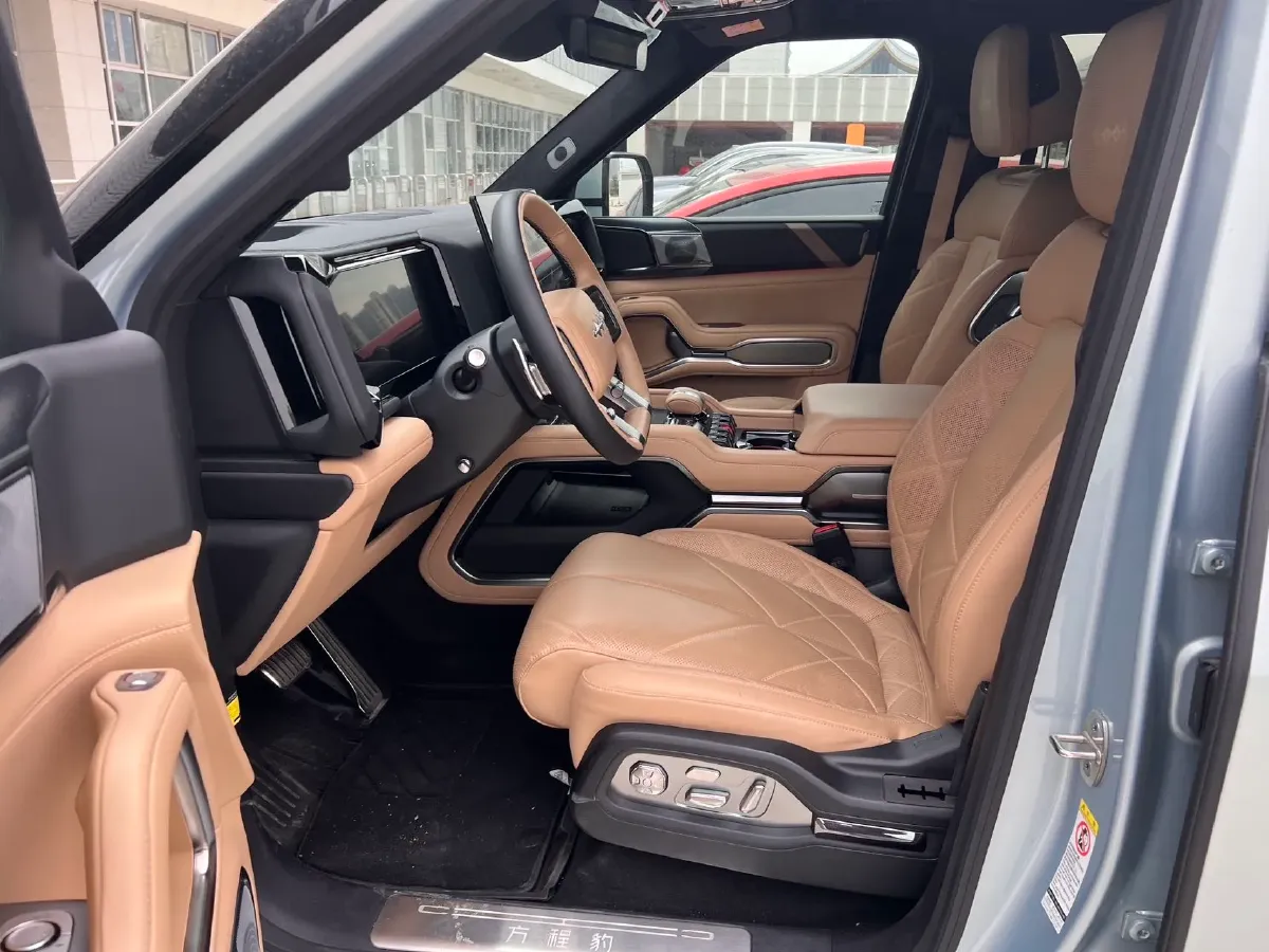 2025 FangChengBao Bao 8 2.0T 245HP L4 E-CVT PHEV 36.8KWH,autocango,china used car exporter,china ev exporter,chinese used car exporter,chinese used ev exporter