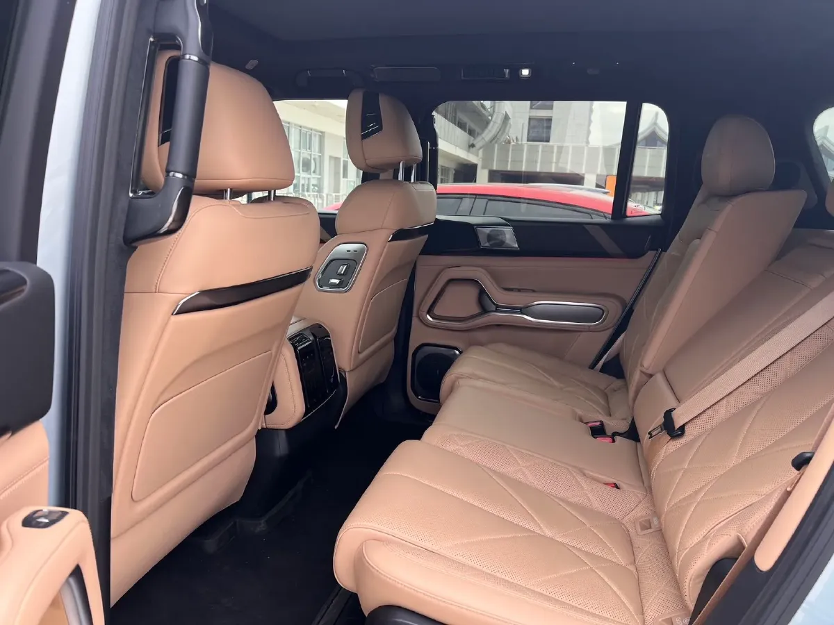 2025 FangChengBao Bao 8 2.0T 245HP L4 E-CVT PHEV 36.8KWH,autocango,china used car exporter,china ev exporter,chinese used car exporter,chinese used ev exporter