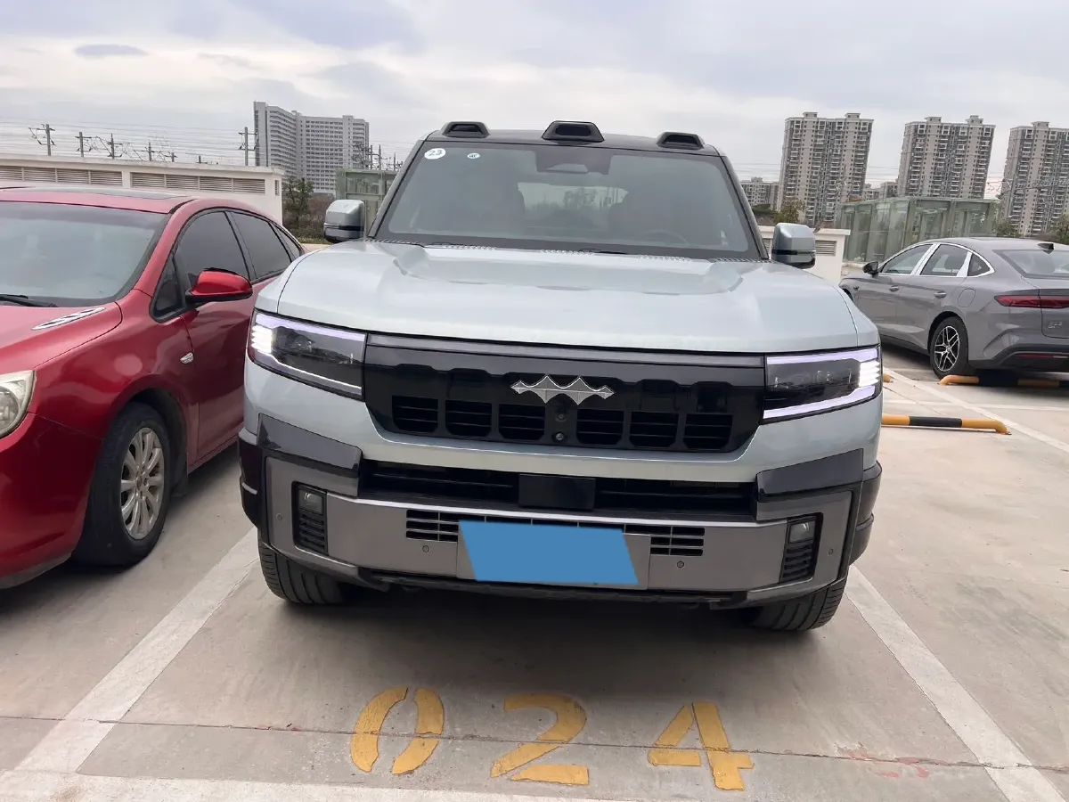 2025 FangChengBao Bao 8 2.0T 245HP L4 E-CVT PHEV 36.8KWH,autocango,china used car exporter,china ev exporter,chinese used car exporter,chinese used ev exporter