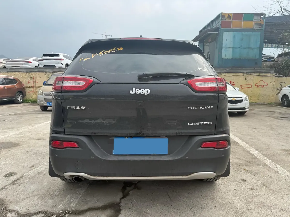 2017 Jeep Cherokee 2.0L 155HP L4 9AT,autocango,china used car exporter,china ev exporter,chinese used car exporter,chinese used ev exporter