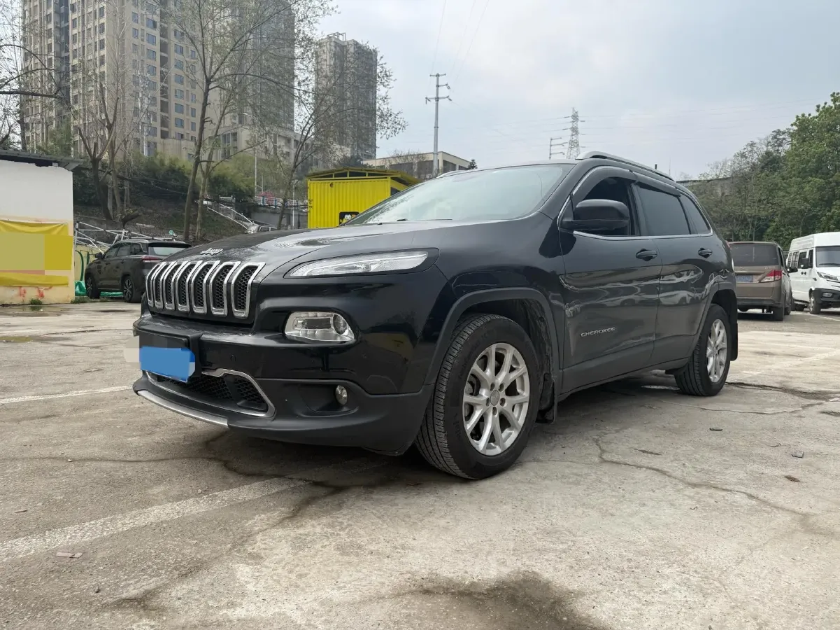 2017 Jeep Cherokee 2.0L 155HP L4 9AT,autocango,china used car exporter,china ev exporter,chinese used car exporter,chinese used ev exporter