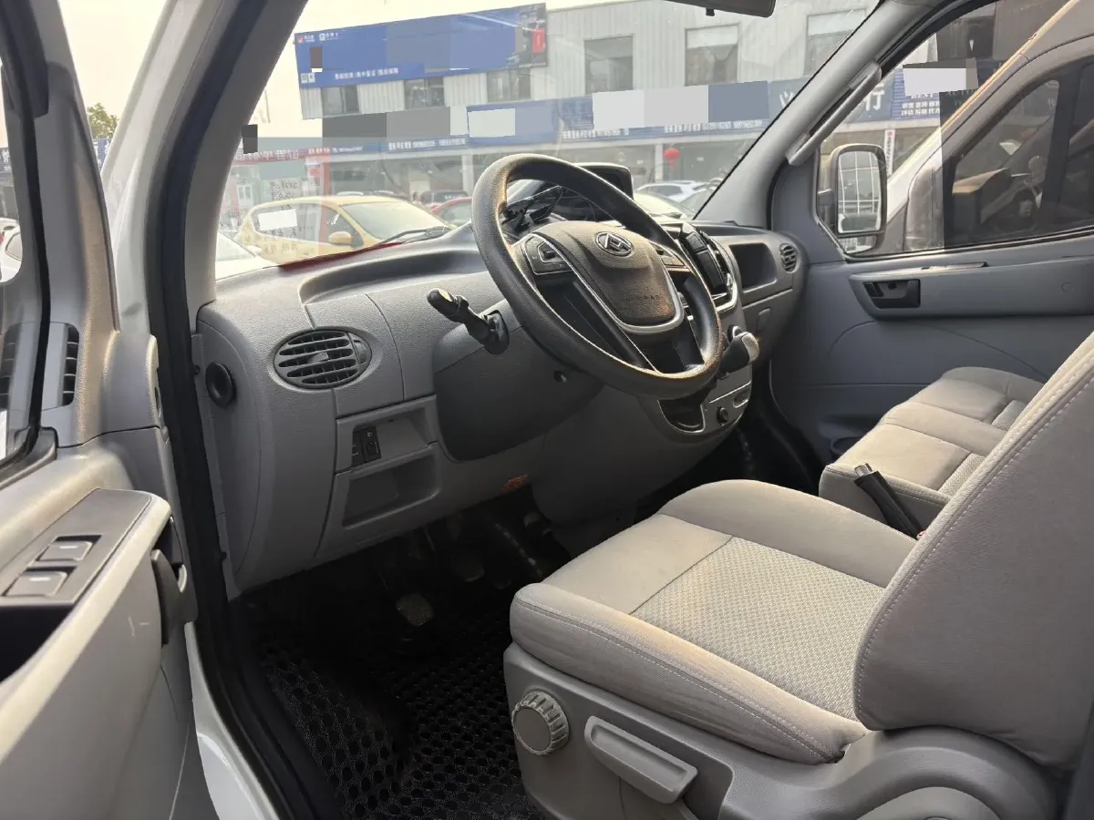 2021 MAXUS XinTu V80 2.0T 139HP L4 6MT,autocango,china used car exporter,china ev exporter,chinese used car exporter,chinese used ev exporter