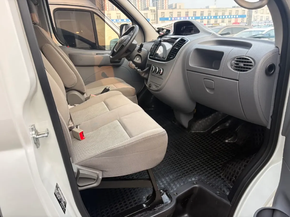 2021 MAXUS XinTu V80 2.0T 139HP L4 6MT,autocango,china used car exporter,china ev exporter,chinese used car exporter,chinese used ev exporter