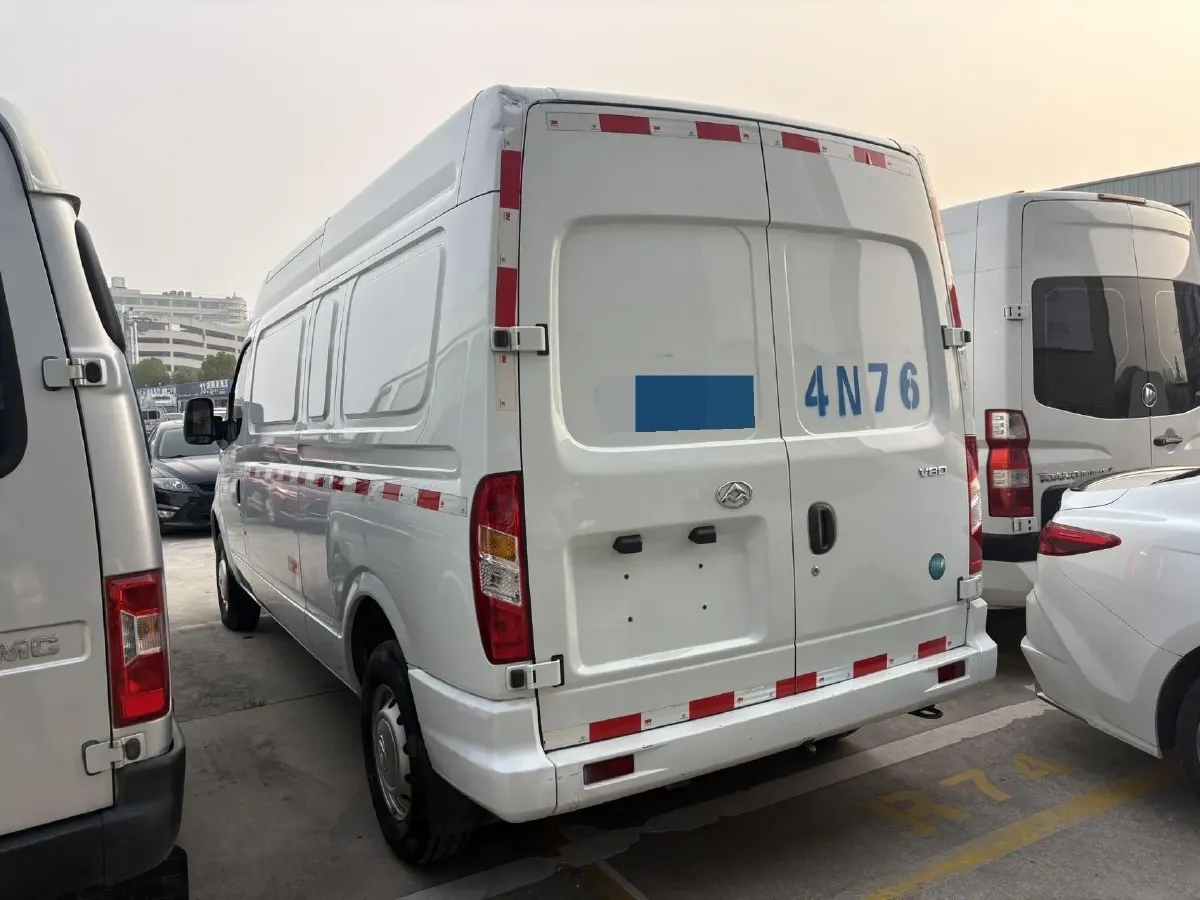 2021 MAXUS XinTu V80 2.0T 139HP L4 6MT,autocango,china used car exporter,china ev exporter,chinese used car exporter,chinese used ev exporter