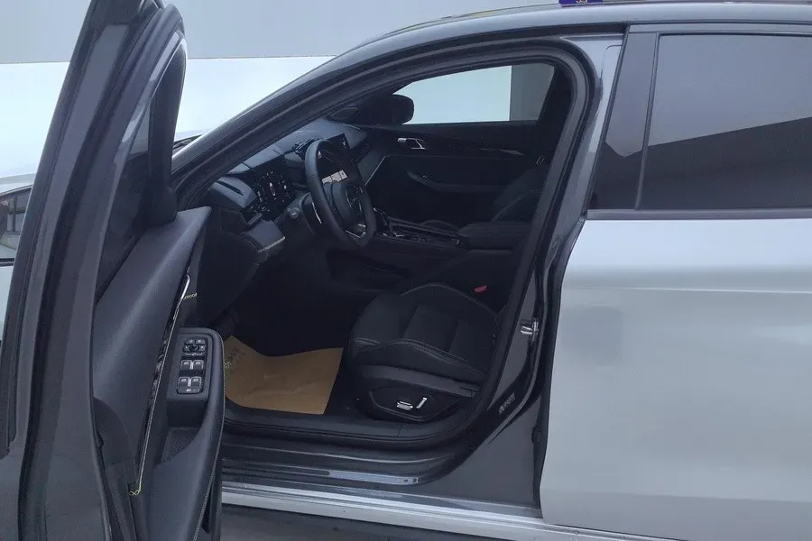 2023 MAXUS G50 1.5T 181HP L4 7DCT,autocango,china used car exporter,china ev exporter,chinese used car exporter,chinese used ev exporter