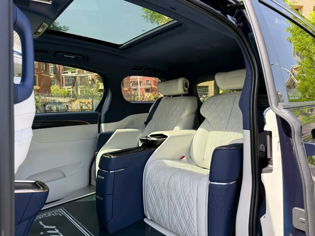 2022 Buick GL8 2.0T 237HP L4 9AT,autocango,china used car exporter,china ev exporter,chinese used car exporter,chinese used ev exporter