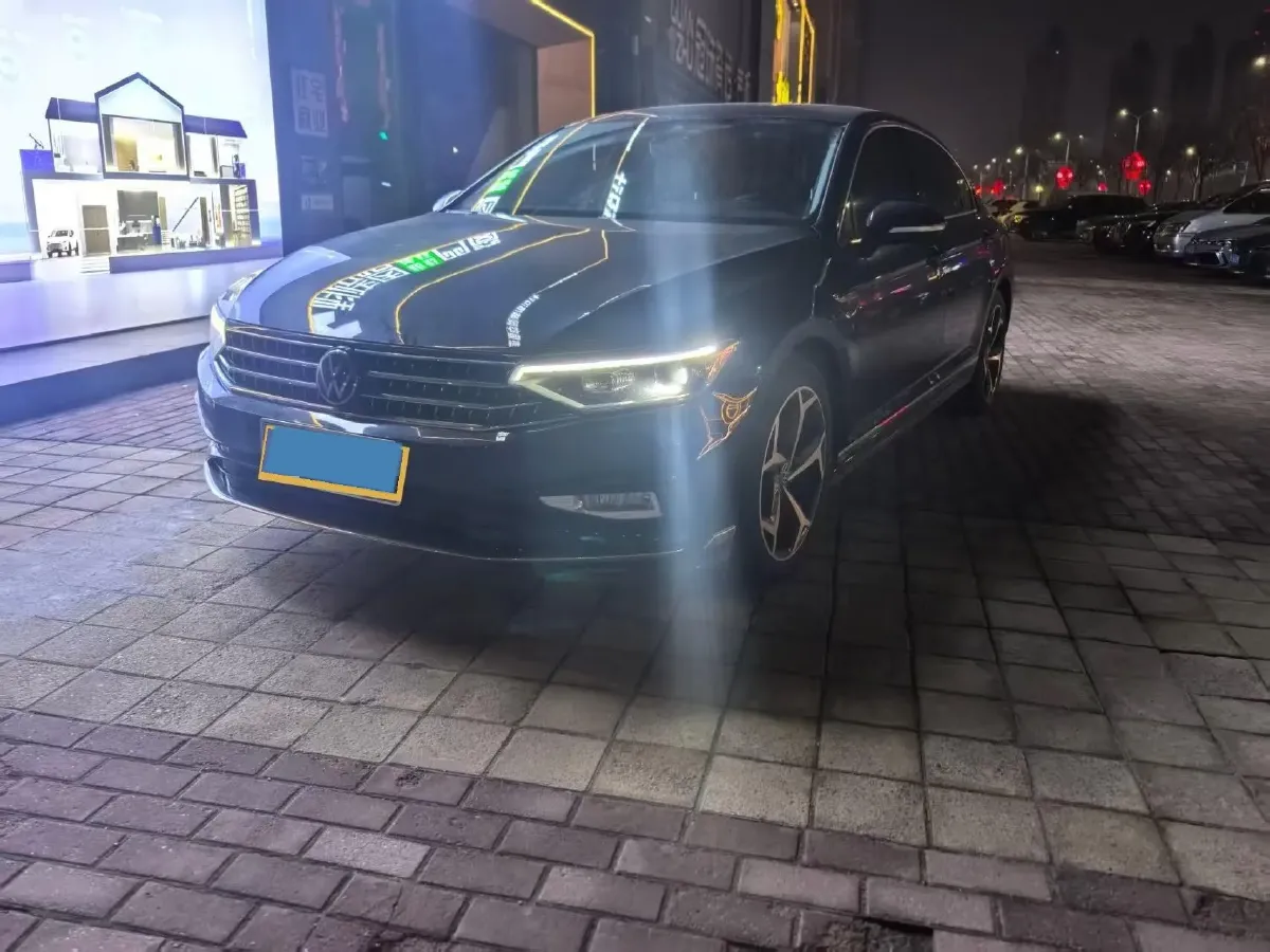 2023 Volkswagen Magotan 2.0T 186HP L4 7DCT,autocango,china used car exporter,china ev exporter,chinese used car exporter,chinese used ev exporter
