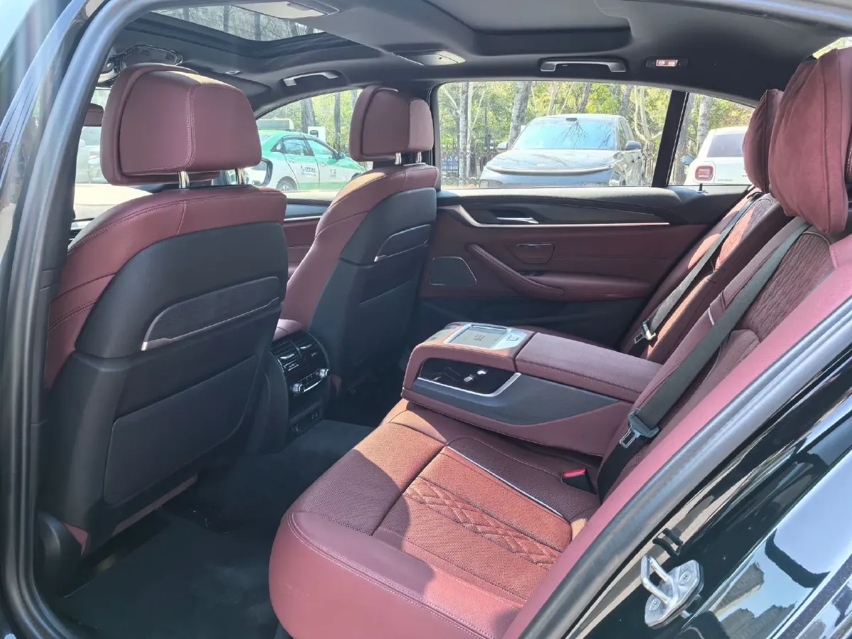 2023 BMW 5 Series 2.0T 245HP L4 8AT,autocango,china used car exporter,china ev exporter,chinese used car exporter,chinese used ev exporter