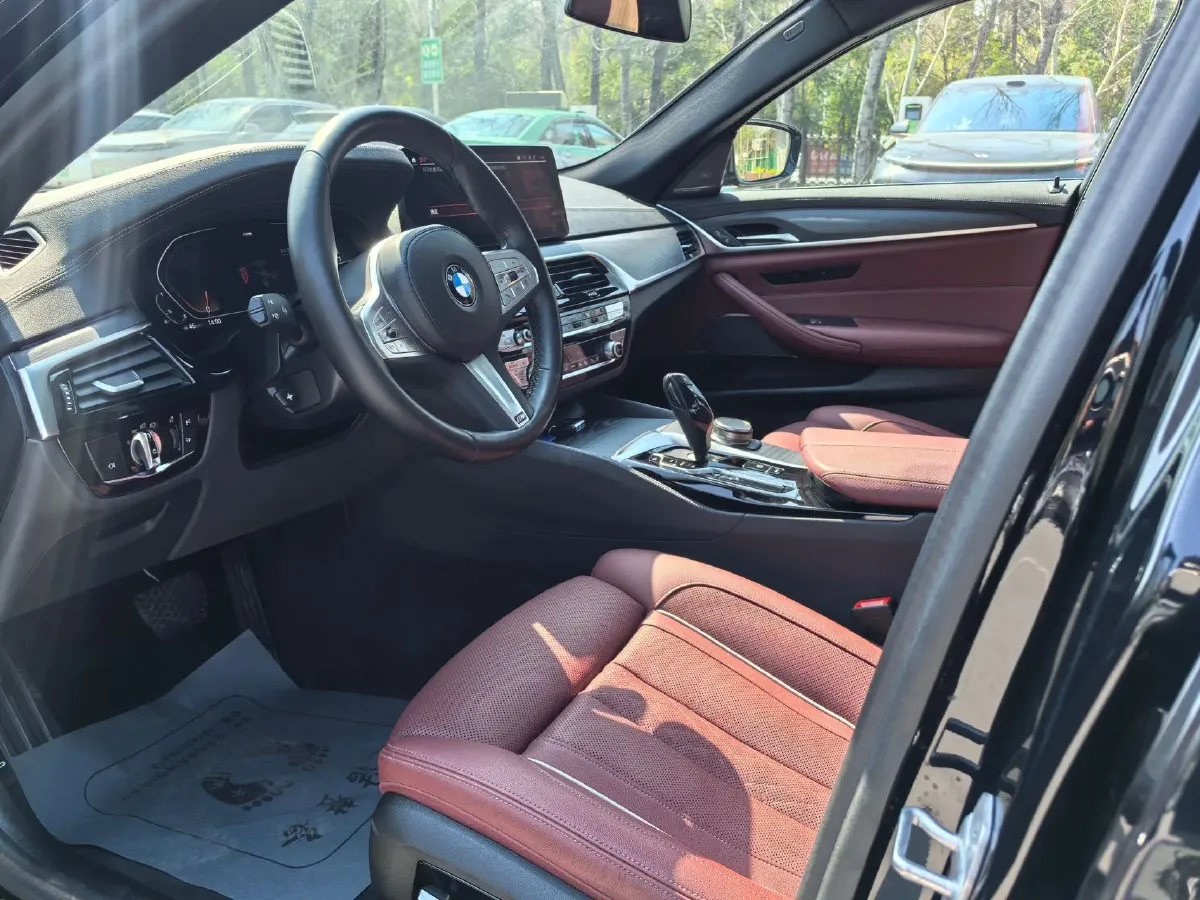 2023 BMW 5 Series 2.0T 245HP L4 8AT,autocango,china used car exporter,china ev exporter,chinese used car exporter,chinese used ev exporter