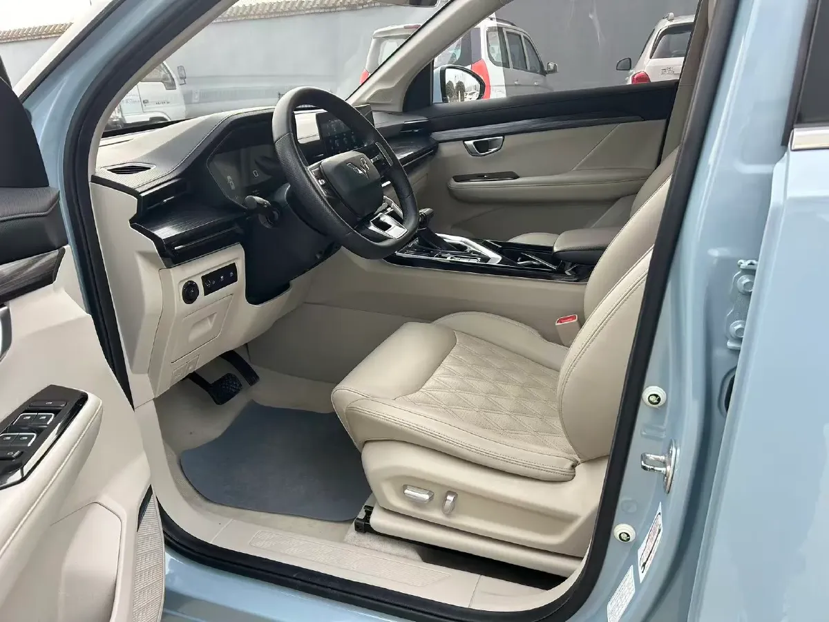 2021 WuLing XingChen 1.5T 147HP L4 CVT,autocango,china used car exporter,china ev exporter,chinese used car exporter,chinese used ev exporter