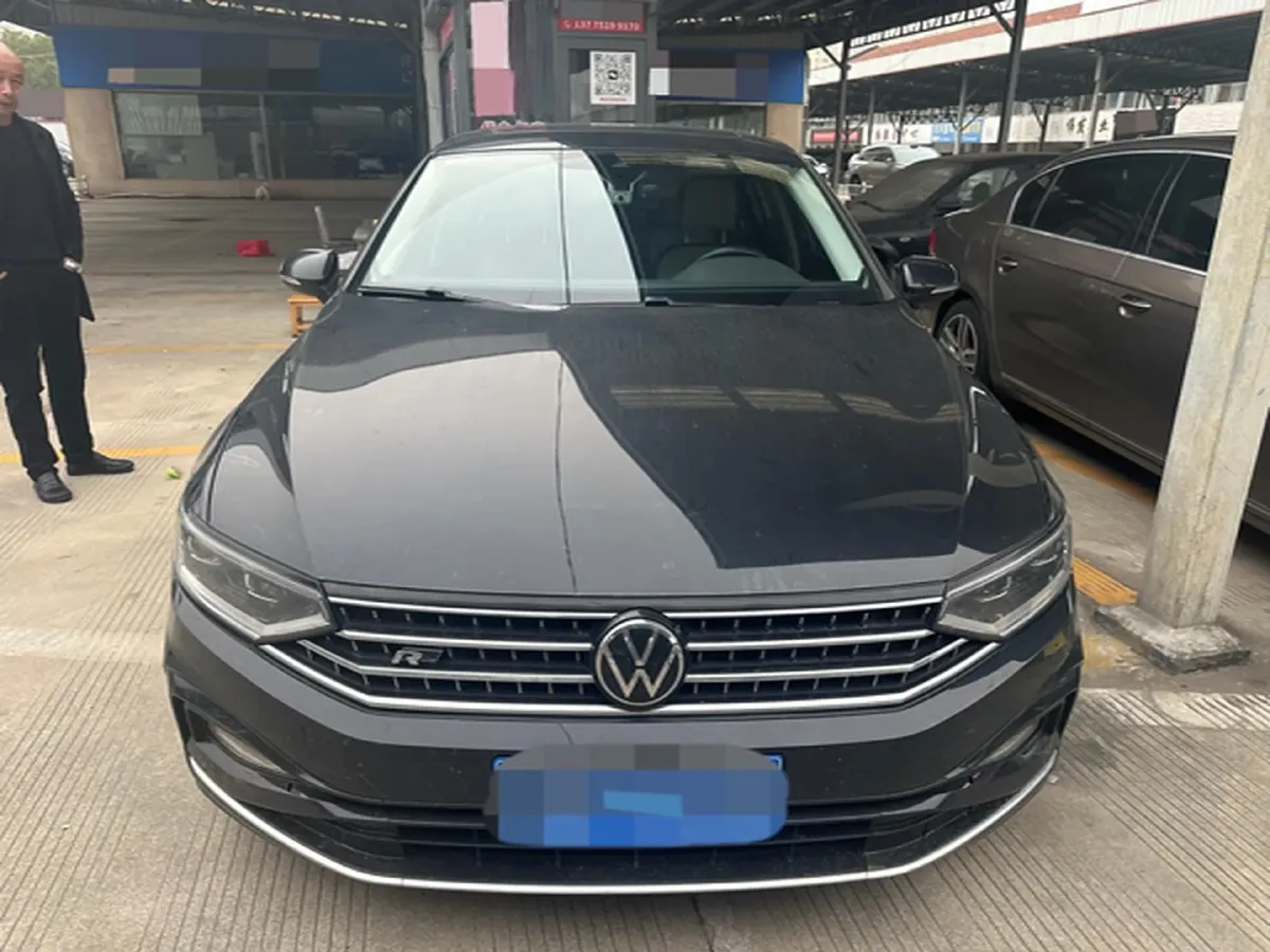 2023 Volkswagen Magotan 2.0T 186HP L4 7DCT,autocango,china used car exporter,china ev exporter,chinese used car exporter,chinese used ev exporter