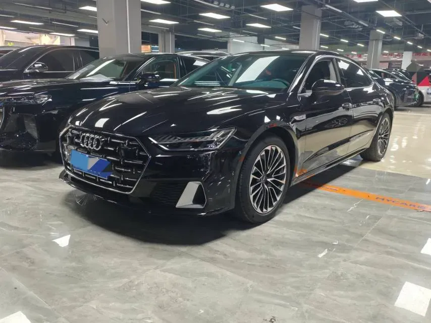 2022 Audi A7L 2.0T 245HP L4 7DCT,autocango,china used car exporter,china ev exporter,chinese used car exporter,chinese used ev exporter