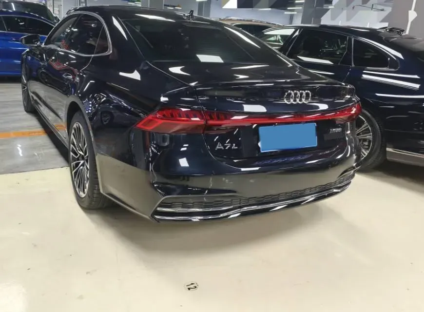 2022 Audi A7L 2.0T 245HP L4 7DCT,autocango,china used car exporter,china ev exporter,chinese used car exporter,chinese used ev exporter