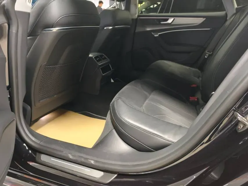 2022 Audi A7L 2.0T 245HP L4 7DCT,autocango,china used car exporter,china ev exporter,chinese used car exporter,chinese used ev exporter