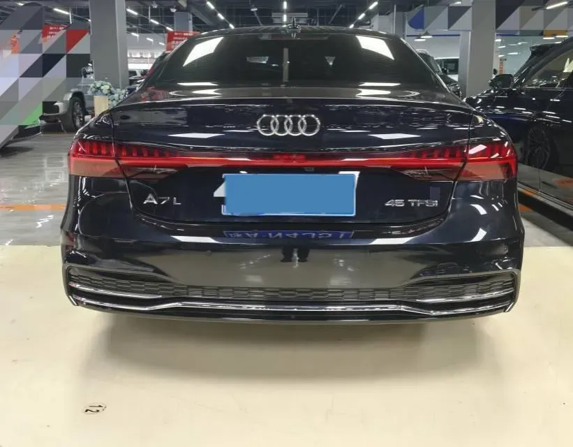 2022 Audi A7L 2.0T 245HP L4 7DCT,autocango,china used car exporter,china ev exporter,chinese used car exporter,chinese used ev exporter