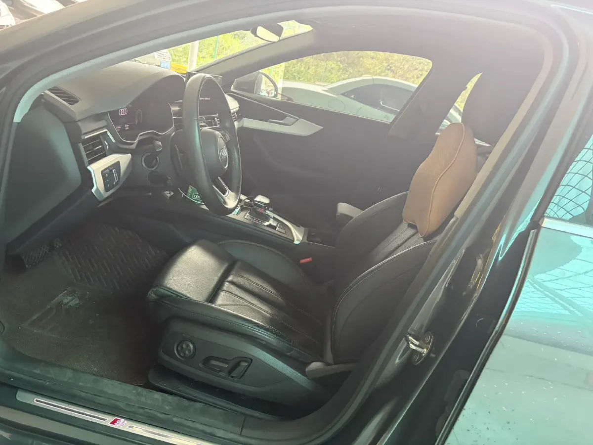 2020 Audi A4L 2.0T 190HP L4 7DCT,autocango,china used car exporter,china ev exporter,chinese used car exporter,chinese used ev exporter