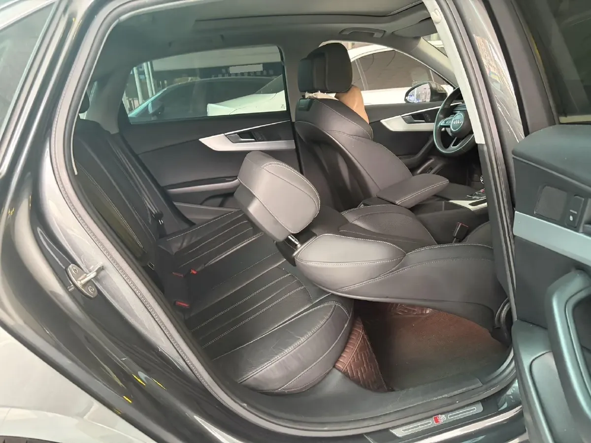 2020 Audi A4L 2.0T 190HP L4 7DCT,autocango,china used car exporter,china ev exporter,chinese used car exporter,chinese used ev exporter