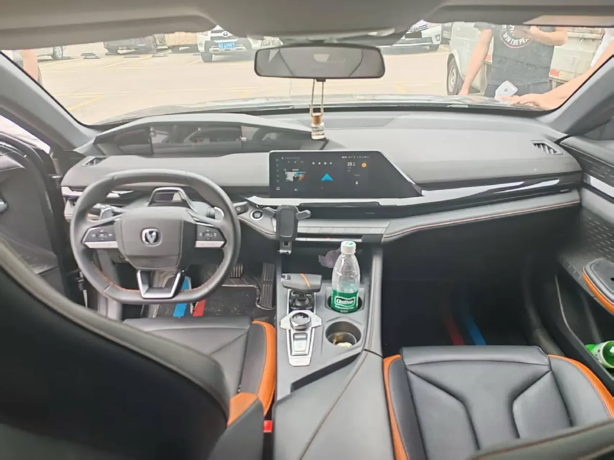 2023 ChangAn UNI-V 1.5T 188HP L4 7DCT,autocango,china used car exporter,china ev exporter,chinese used car exporter,chinese used ev exporter