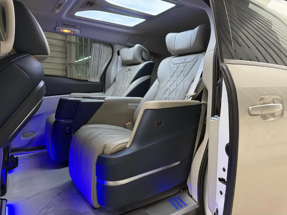 2023 Buick GL8 2.0T 237HP L4 9AT,autocango,china used car exporter,china ev exporter,chinese used car exporter,chinese used ev exporter