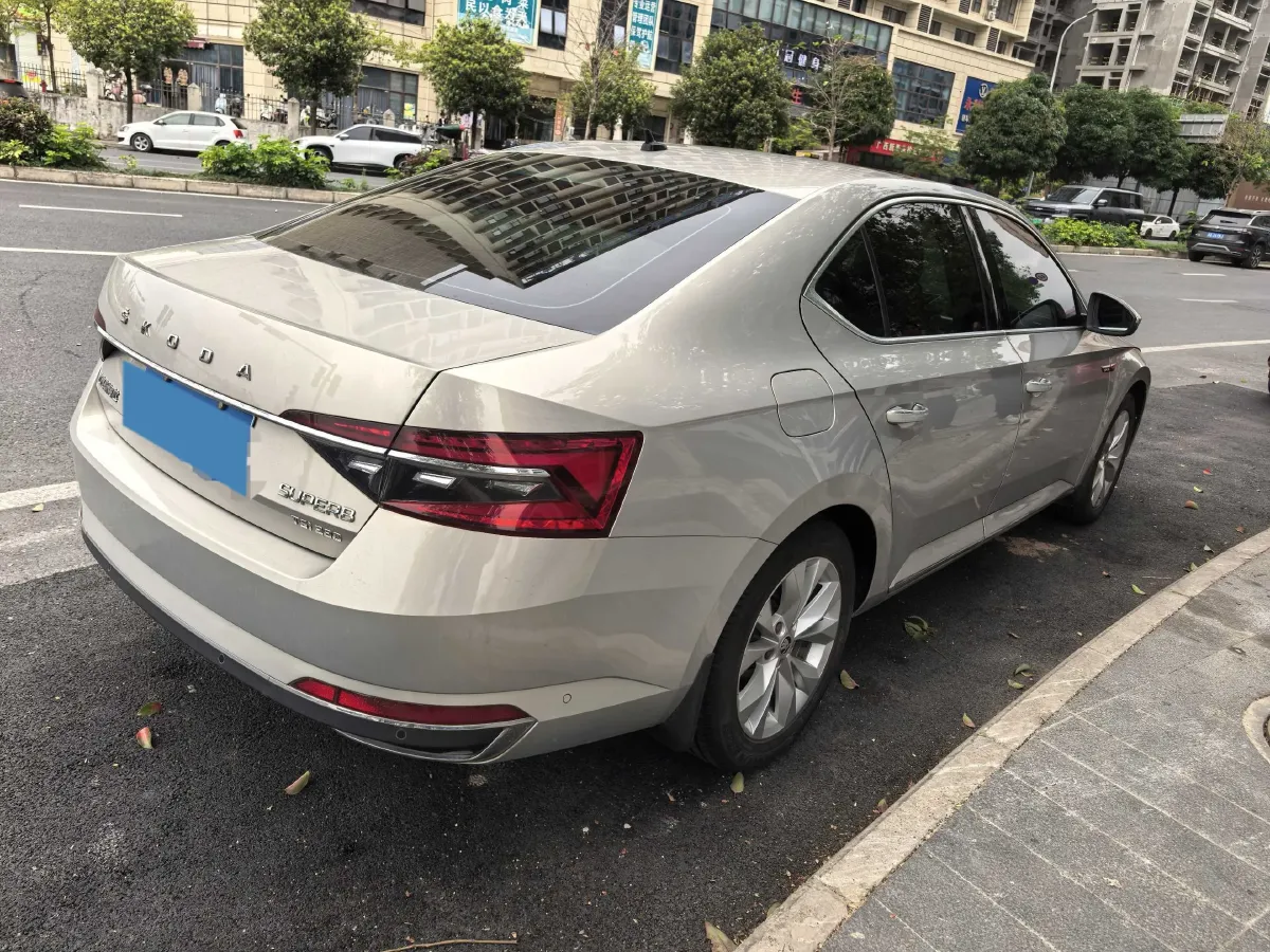 2019 Skoda Superb 1.4T 150HP L4 7DCT,autocango,china used car exporter,china ev exporter,chinese used car exporter,chinese used ev exporter