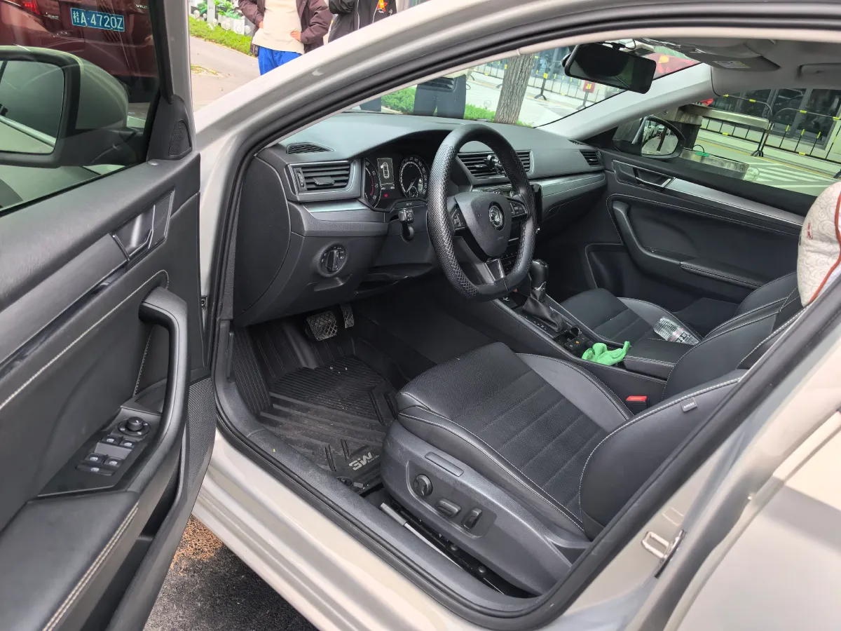 2019 Skoda Superb 1.4T 150HP L4 7DCT,autocango,china used car exporter,china ev exporter,chinese used car exporter,chinese used ev exporter