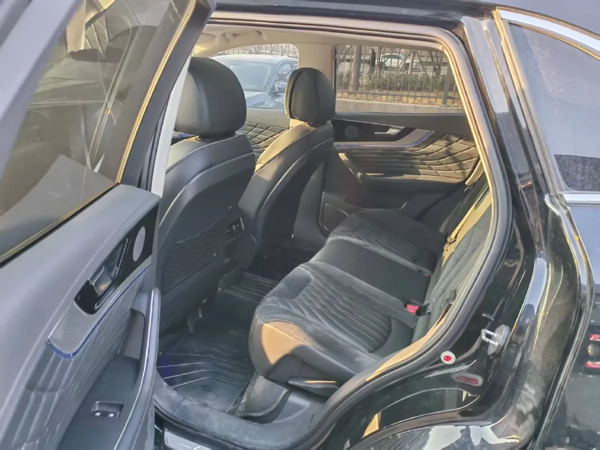 2022 HongQi HS5 2.0T 224HP L4 6AT,autocango,china used car exporter,china ev exporter,chinese used car exporter,chinese used ev exporter