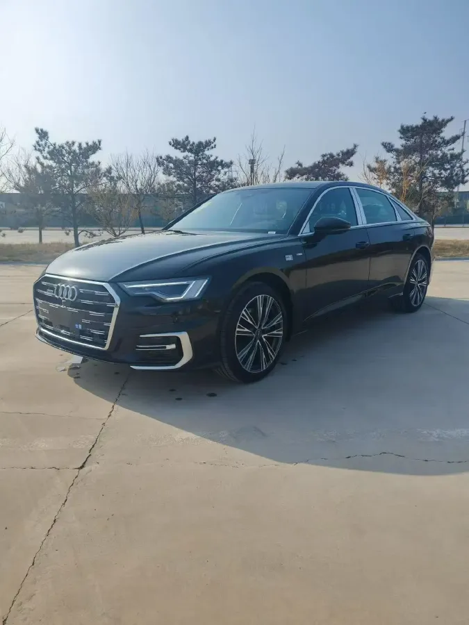 2025 Audi A6L 2.0T 245HP L4 7DCT,autocango,china used car exporter,china ev exporter,chinese used car exporter,chinese used ev exporter