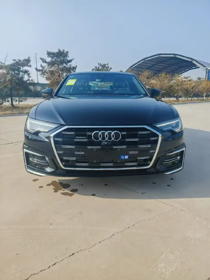 2025 Audi A6L 2.0T 245HP L4 7DCT,autocango,china used car exporter,china ev exporter,chinese used car exporter,chinese used ev exporter