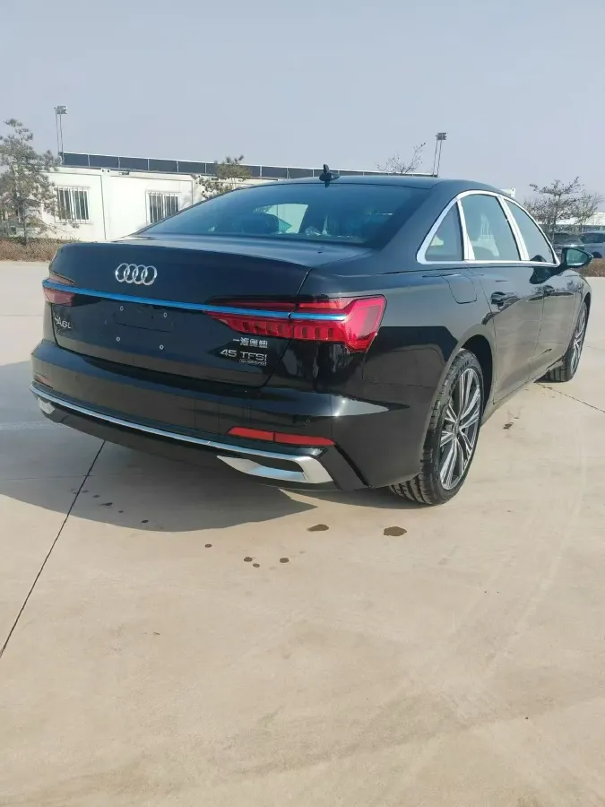 2025 Audi A6L 2.0T 245HP L4 7DCT,autocango,china used car exporter,china ev exporter,chinese used car exporter,chinese used ev exporter