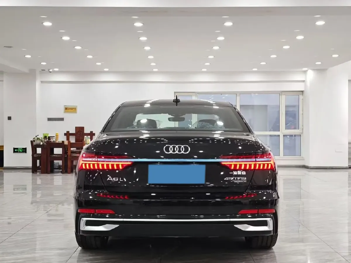 2025 Audi A6L 2.0T 245HP L4 7DCT,autocango,china used car exporter,china ev exporter,chinese used car exporter,chinese used ev exporter