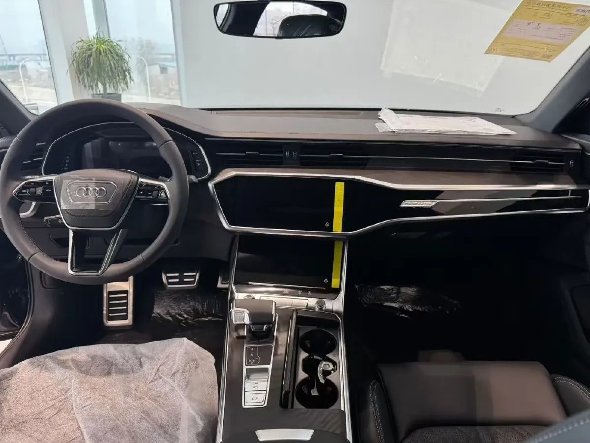 2025 Audi A6L 2.0T 245HP L4 7DCT,autocango,china used car exporter,china ev exporter,chinese used car exporter,chinese used ev exporter