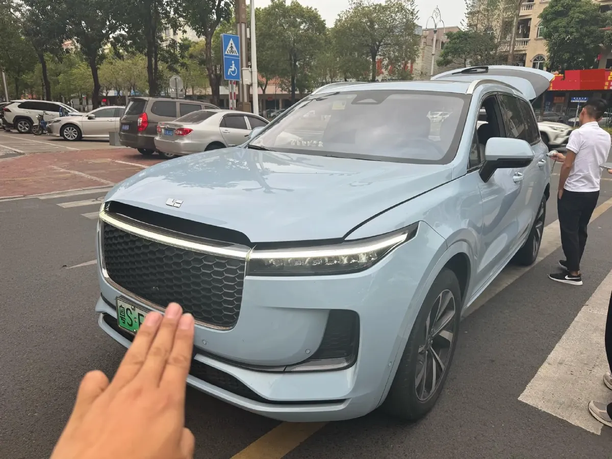 2021 Li ONE Range Extended 131HP REEV 40.5KWH,autocango,china used car exporter,china ev exporter,chinese used car exporter,chinese used ev exporter