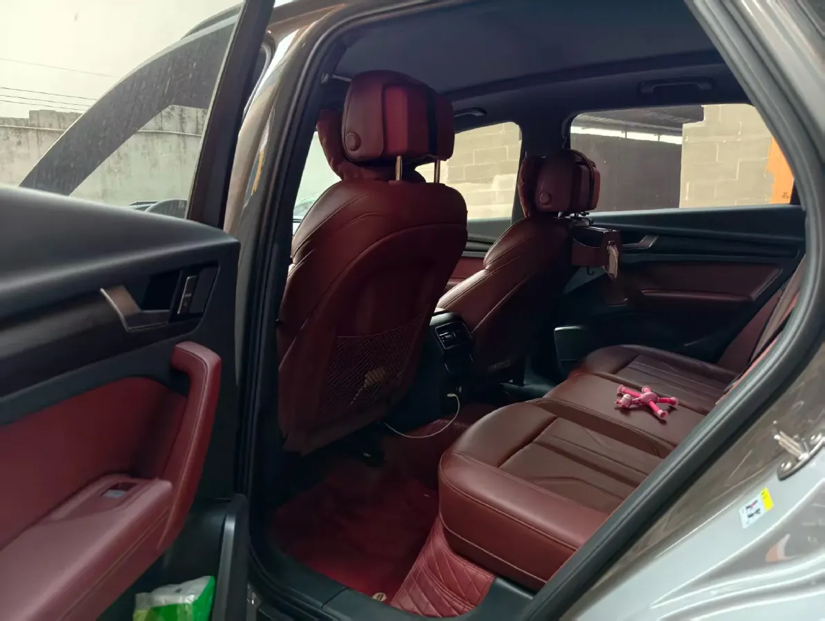 2025 Audi Q5L 2.0T 190HP L4 7DCT,autocango,china used car exporter,china ev exporter,chinese used car exporter,chinese used ev exporter