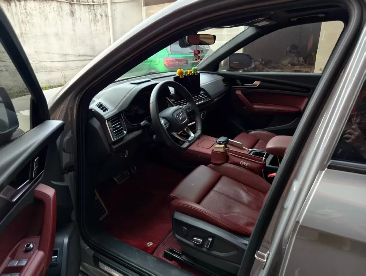 2025 Audi Q5L 2.0T 190HP L4 7DCT,autocango,china used car exporter,china ev exporter,chinese used car exporter,chinese used ev exporter