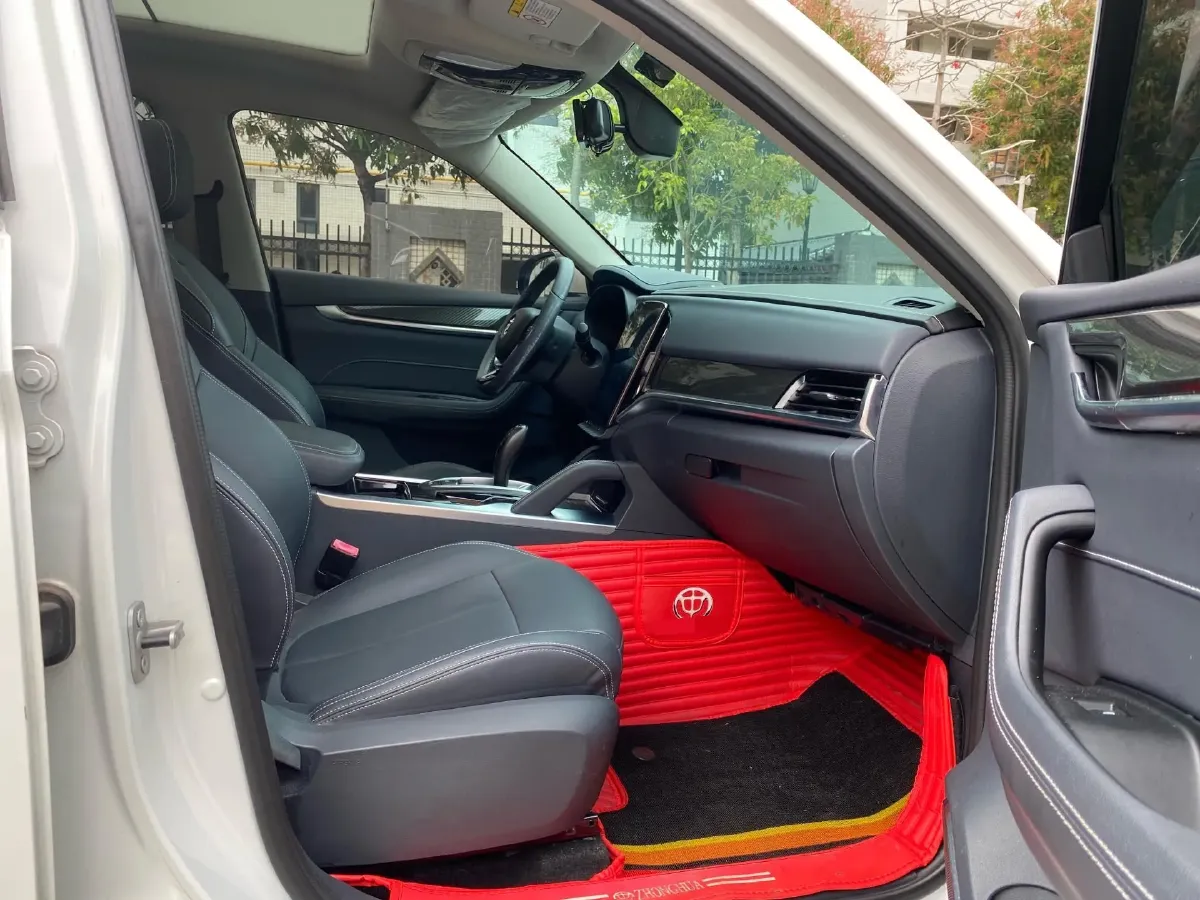 2018 Brilliance Auto V7 1.6T 204HP L4 7DCT,autocango,china used car exporter,china ev exporter,chinese used car exporter,chinese used ev exporter