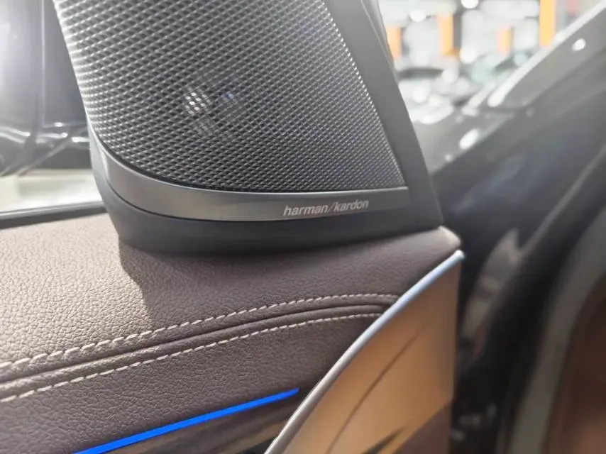 2023 BMW 5 Series 2.0T 245HP L4 8AT,autocango,china used car exporter,china ev exporter,chinese used car exporter,chinese used ev exporter