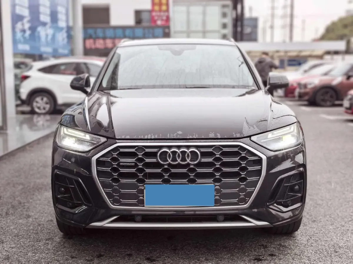2022 Audi Q5L 2.0T 252HP L4 7DCT,autocango,china used car exporter,china ev exporter,chinese used car exporter,chinese used ev exporter