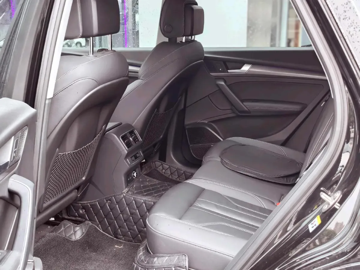 2022 Audi Q5L 2.0T 252HP L4 7DCT,autocango,china used car exporter,china ev exporter,chinese used car exporter,chinese used ev exporter