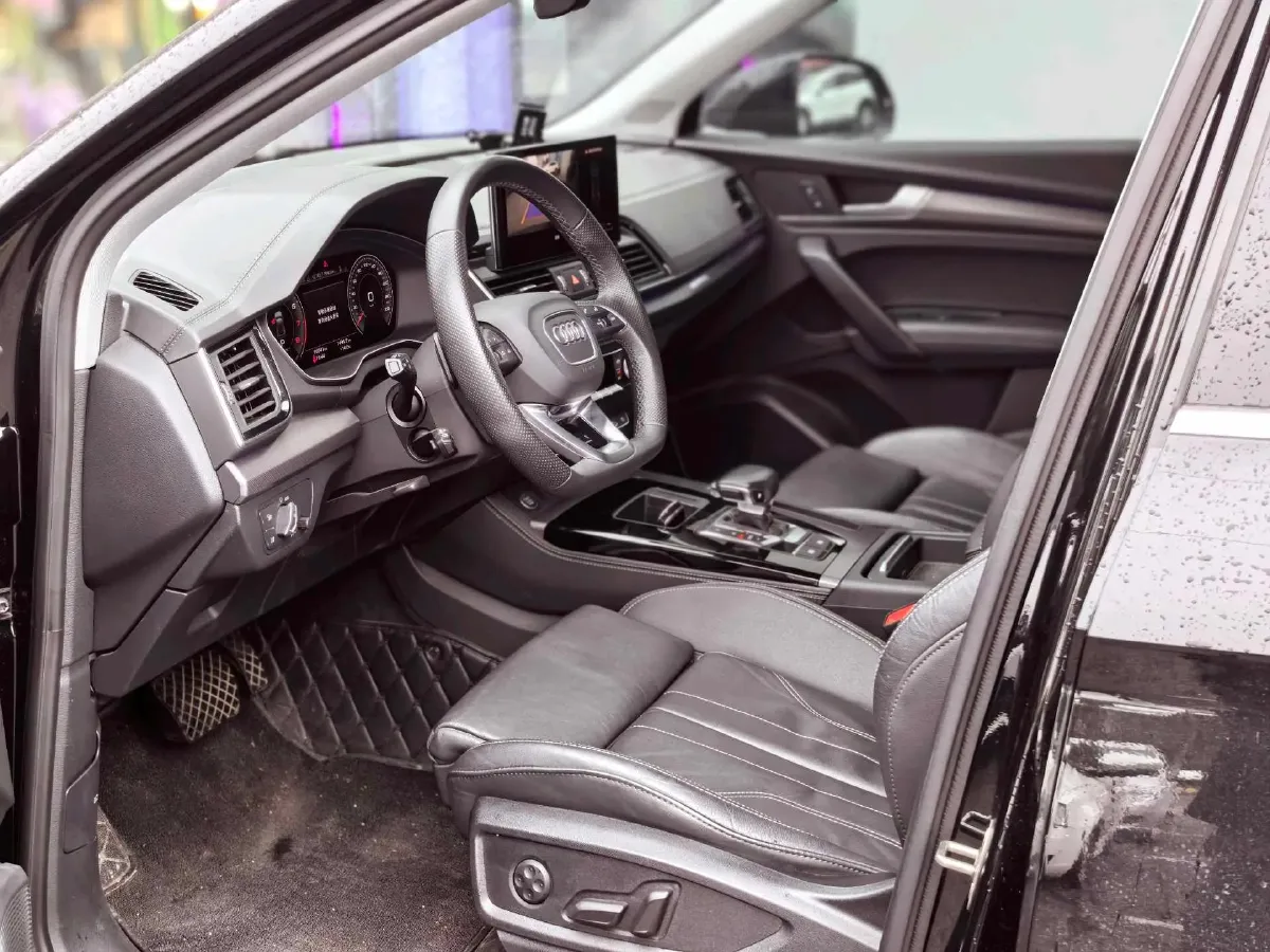 2022 Audi Q5L 2.0T 252HP L4 7DCT,autocango,china used car exporter,china ev exporter,chinese used car exporter,chinese used ev exporter