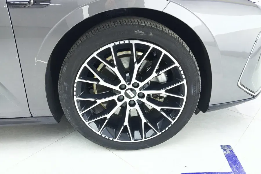 2024 Geely Galaxy E8 BEV 75.6KWH,autocango,china used car exporter,china ev exporter,chinese used car exporter,chinese used ev exporter