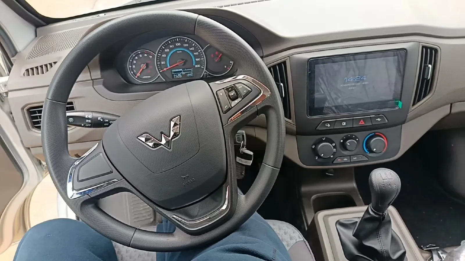 2023 WuLing RongGuang New Truck 2.0L 136HP L4 5MT,autocango,china used car exporter,china ev exporter,chinese used car exporter,chinese used ev exporter